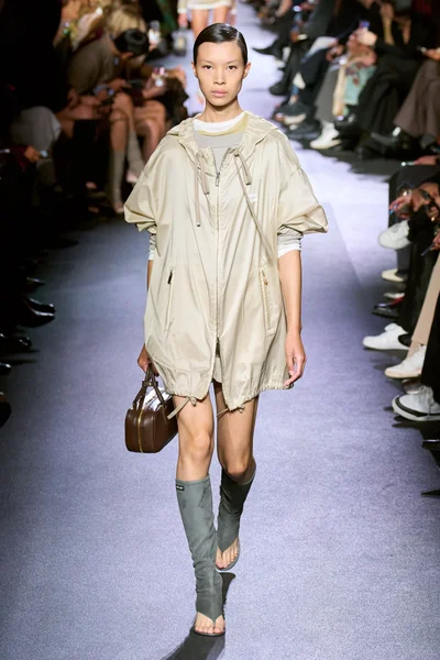 Look 4